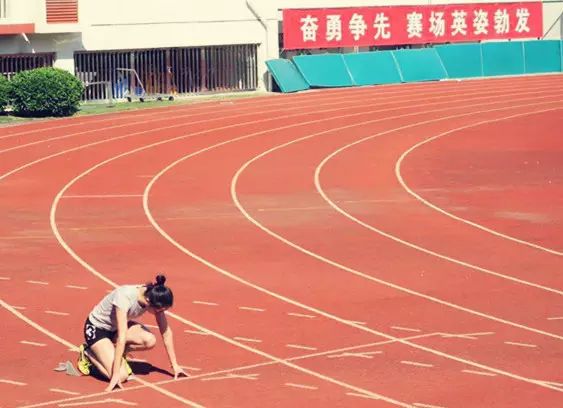 跳高训练_训练场跳高技巧是什么项目_跳高技巧训练项目是什么